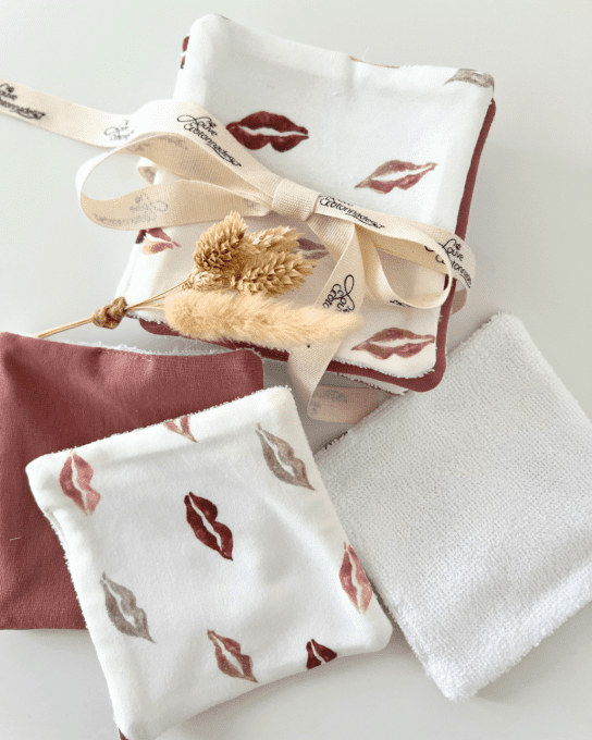 Motif Kisses et uni rose lot de 8 lingettes mixées (4 unies 4 motif)