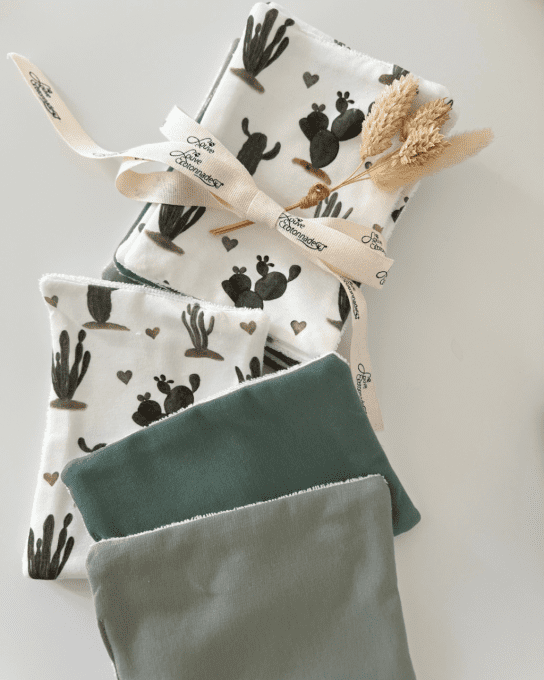 Motif Cactus et kaki  lot de 8 lingettes mixéées (4 motif 2 kaki doux 2 kaki)